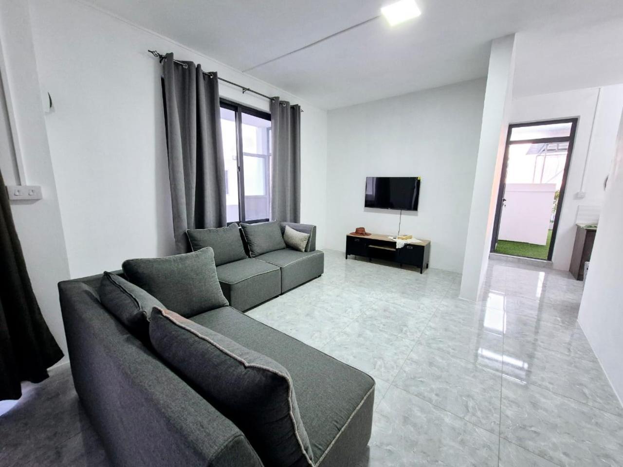 Skyview Apartment- Rooftop Penthouse With Sunset & Sea Views Flic en Flac Exterior foto
