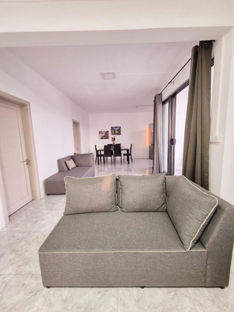 Skyview Apartment- Rooftop Penthouse With Sunset & Sea Views Flic en Flac Exterior foto