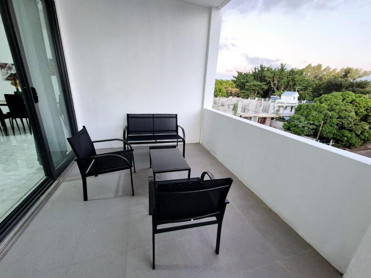 Skyview Apartment- Rooftop Penthouse With Sunset & Sea Views Flic en Flac Exterior foto