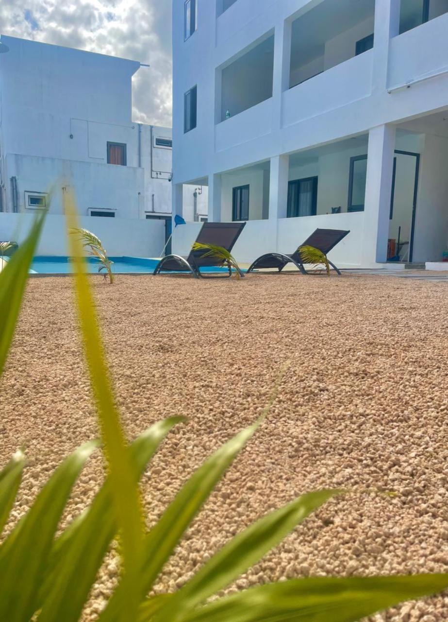 Skyview Apartment- Rooftop Penthouse With Sunset & Sea Views Flic en Flac Exterior foto