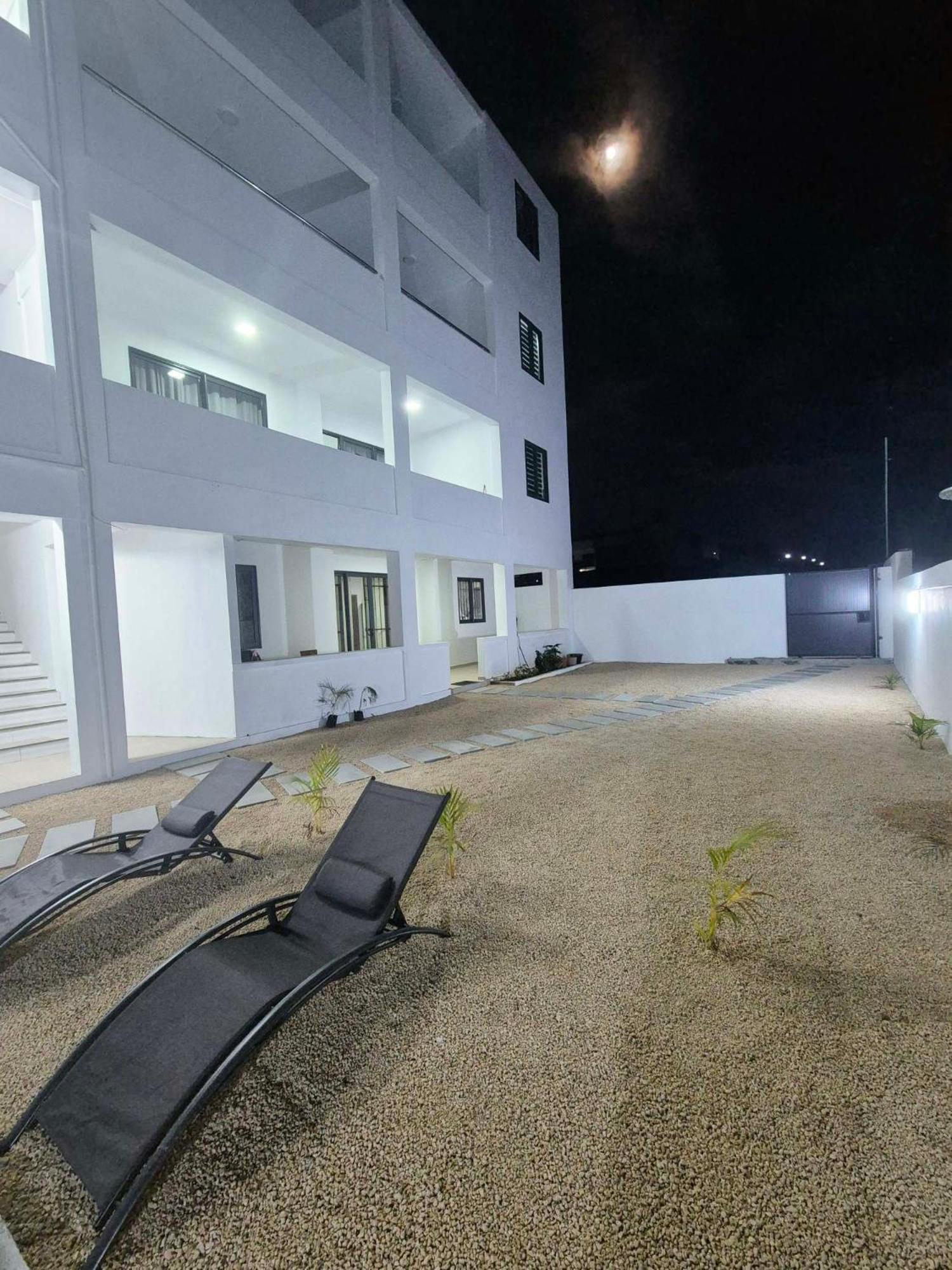 Skyview Apartment- Rooftop Penthouse With Sunset & Sea Views Flic en Flac Exterior foto