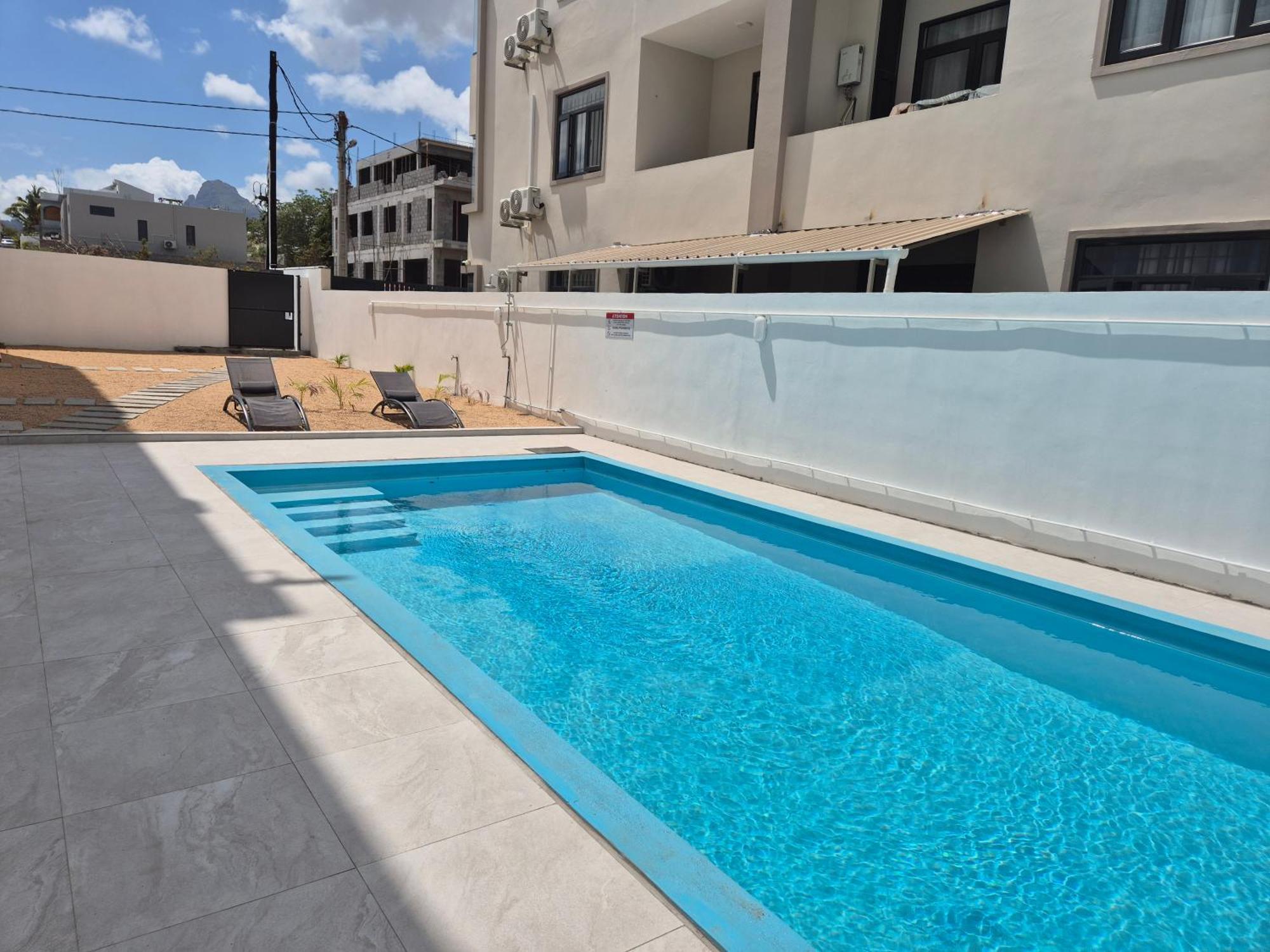 Skyview Apartment- Rooftop Penthouse With Sunset & Sea Views Flic en Flac Exterior foto