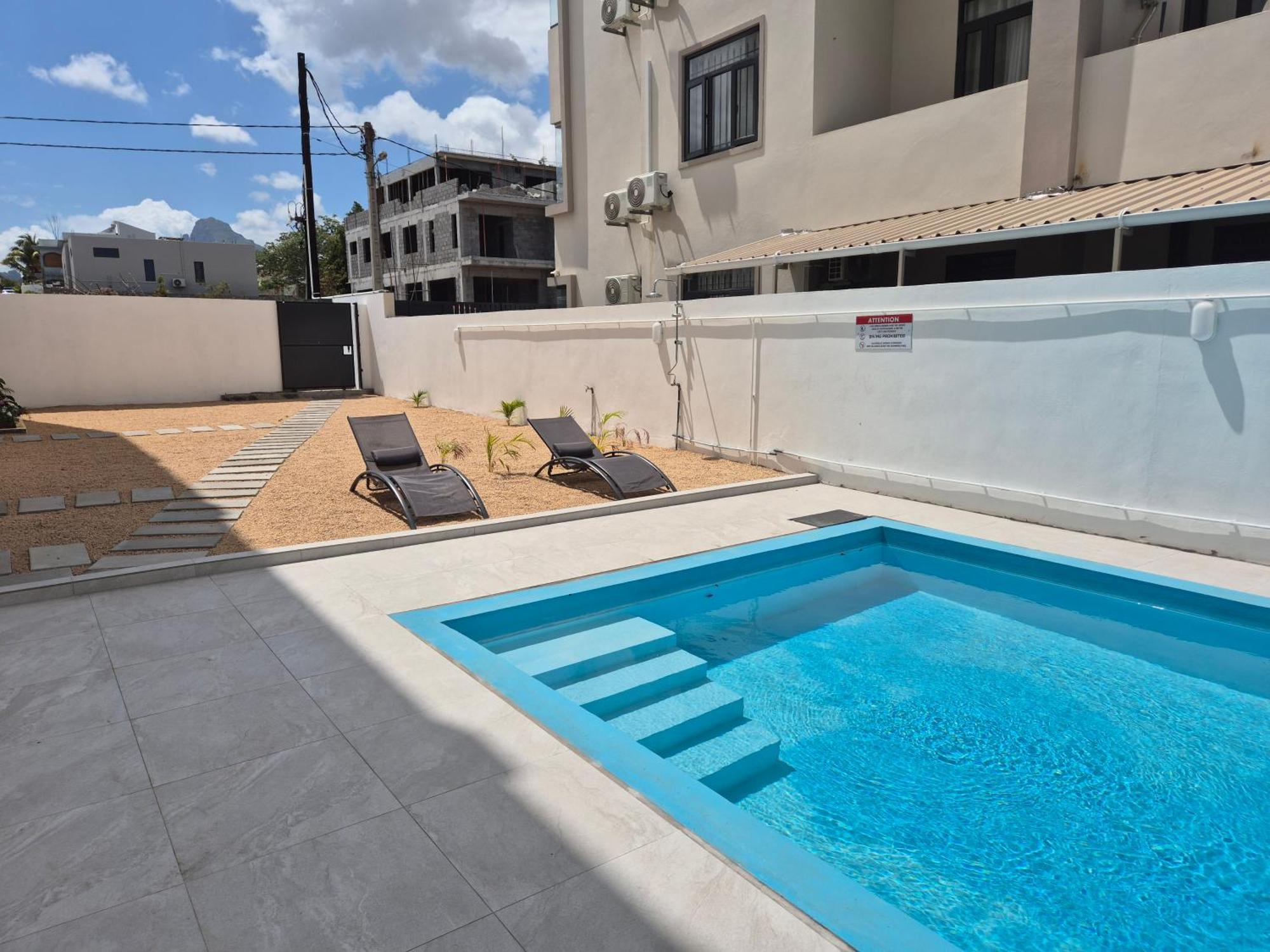 Skyview Apartment- Rooftop Penthouse With Sunset & Sea Views Flic en Flac Exterior foto