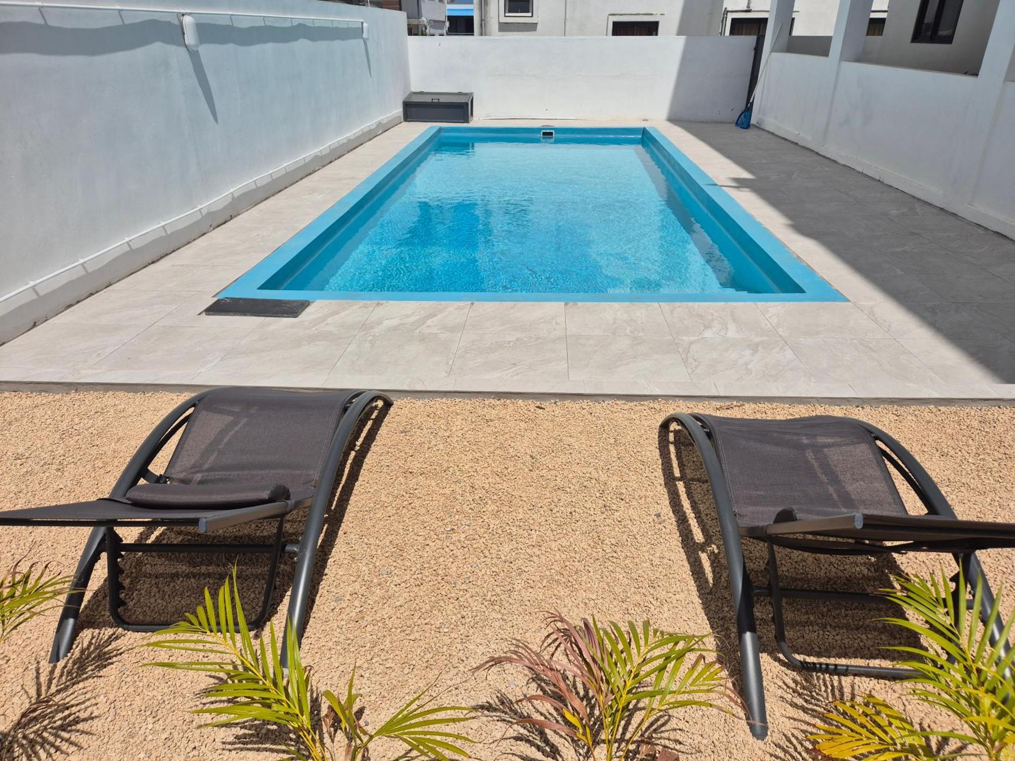 Skyview Apartment- Rooftop Penthouse With Sunset & Sea Views Flic en Flac Exterior foto
